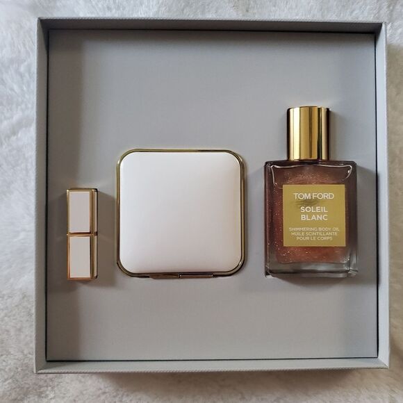 Tom Ford Gilt Blush Highlighter, Soleil Blanc Body Oil & Paradiso Lipstick - Picture 12 of 16